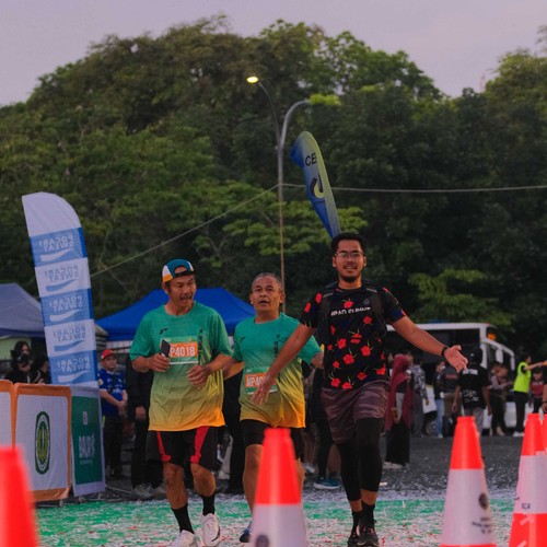 Race photo from BAUR RUN 2025