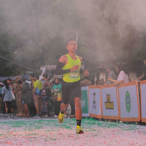 Race photo from BAUR RUN 2025