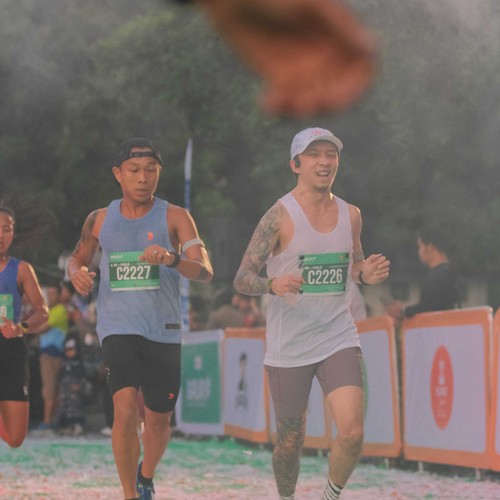 Race photo from BAUR RUN 2025