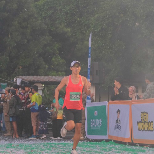Race photo from BAUR RUN 2025