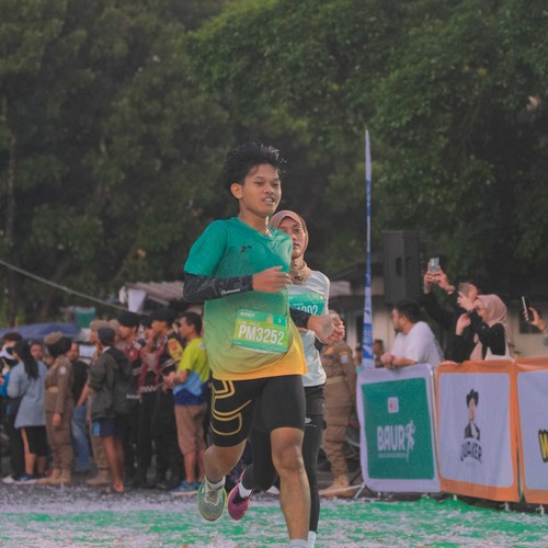 Race photo from BAUR RUN 2025