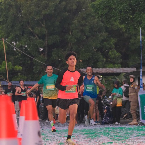 Race photo from BAUR RUN 2025