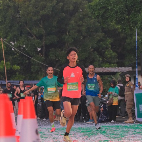 Race photo from BAUR RUN 2025