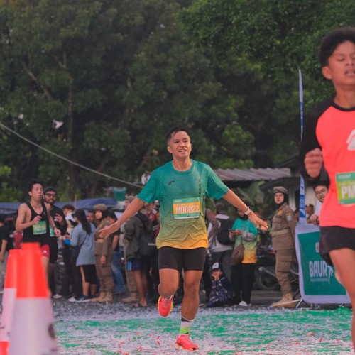 Race photo from BAUR RUN 2025