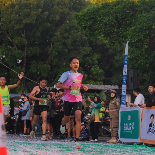 Race photo from BAUR RUN 2025