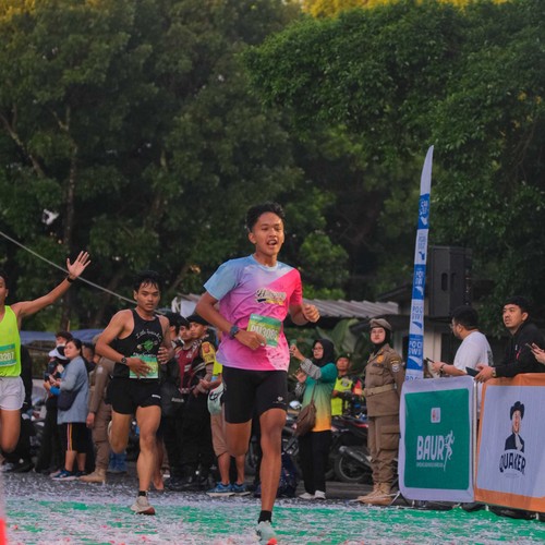 Race photo from BAUR RUN 2025
