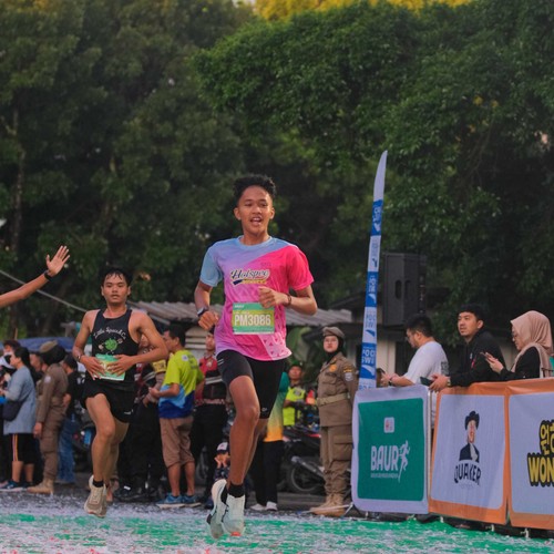 Race photo from BAUR RUN 2025