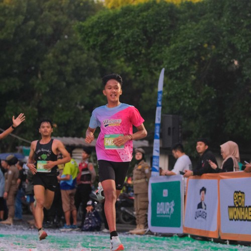 Race photo from BAUR RUN 2025