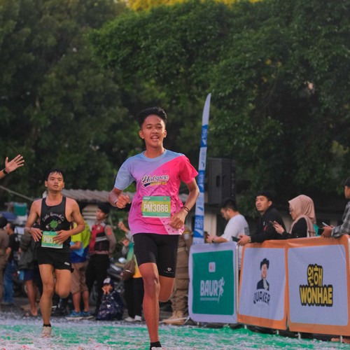 Race photo from BAUR RUN 2025