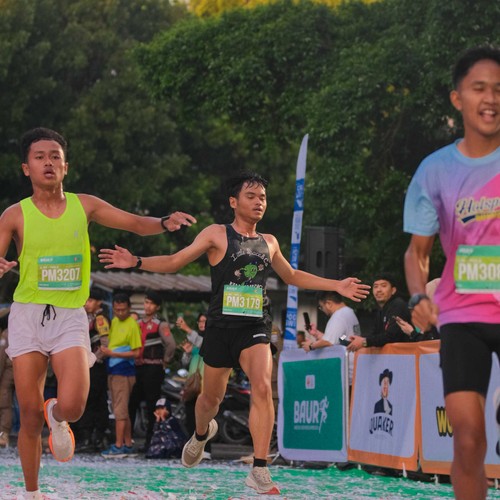 Race photo from BAUR RUN 2025