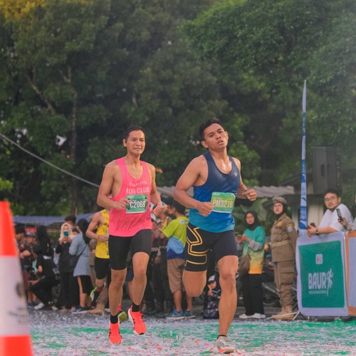Race photo from BAUR RUN 2025