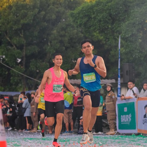 Race photo from BAUR RUN 2025