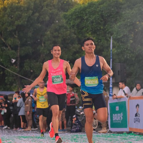Race photo from BAUR RUN 2025