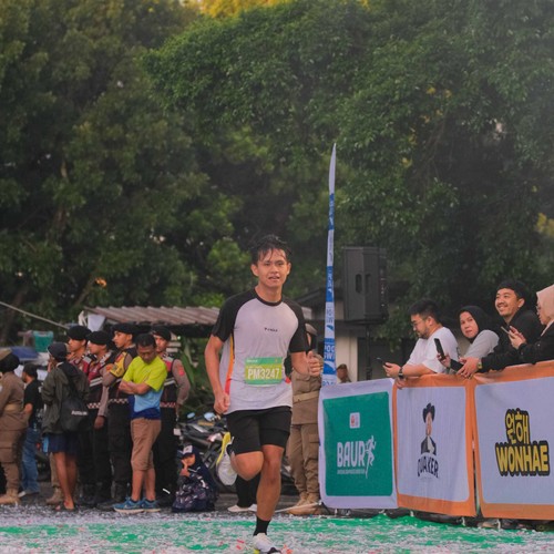 Race photo from BAUR RUN 2025