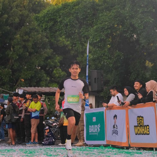 Race photo from BAUR RUN 2025