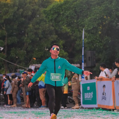 Race photo from BAUR RUN 2025