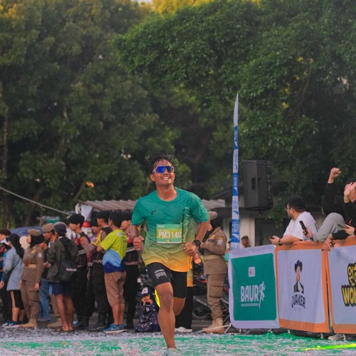 Race photo from BAUR RUN 2025