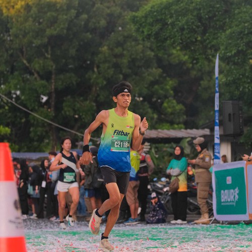 Race photo from BAUR RUN 2025