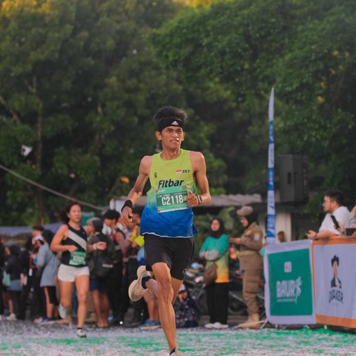 Race photo from BAUR RUN 2025