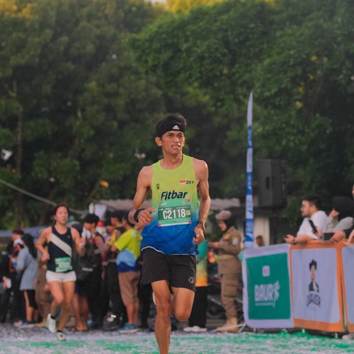 Race photo from BAUR RUN 2025
