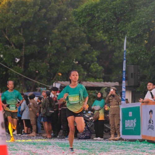 Race photo from BAUR RUN 2025
