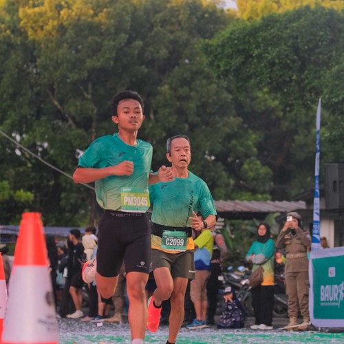 Race photo from BAUR RUN 2025