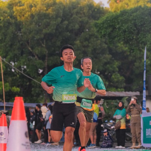 Race photo from BAUR RUN 2025