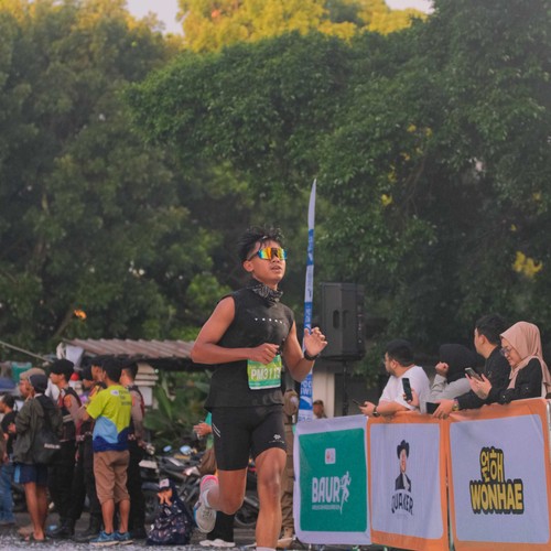 Race photo from BAUR RUN 2025