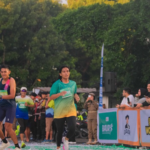 Race photo from BAUR RUN 2025