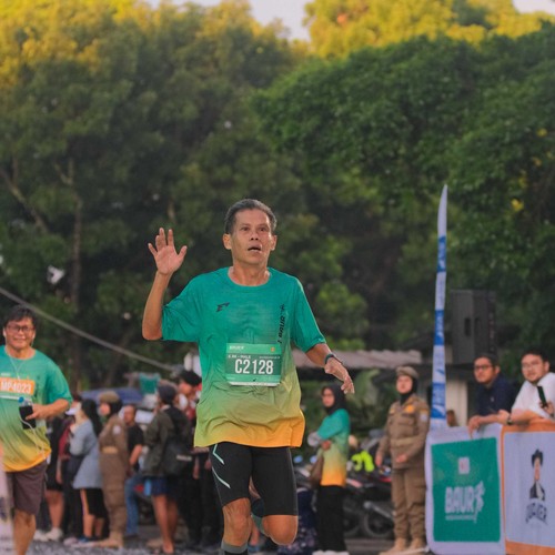 Race photo from BAUR RUN 2025