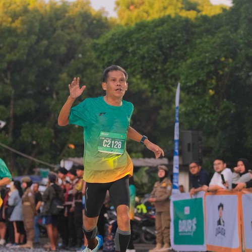 Race photo from BAUR RUN 2025