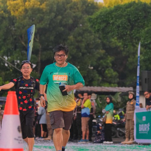 Race photo from BAUR RUN 2025