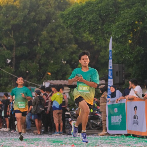 Race photo from BAUR RUN 2025
