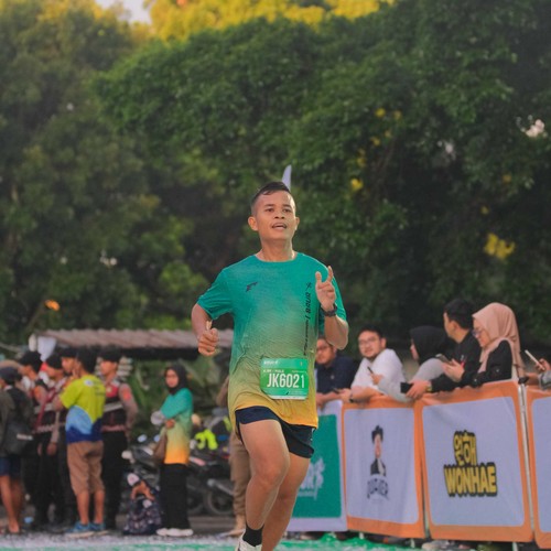 Race photo from BAUR RUN 2025