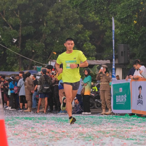 Race photo from BAUR RUN 2025