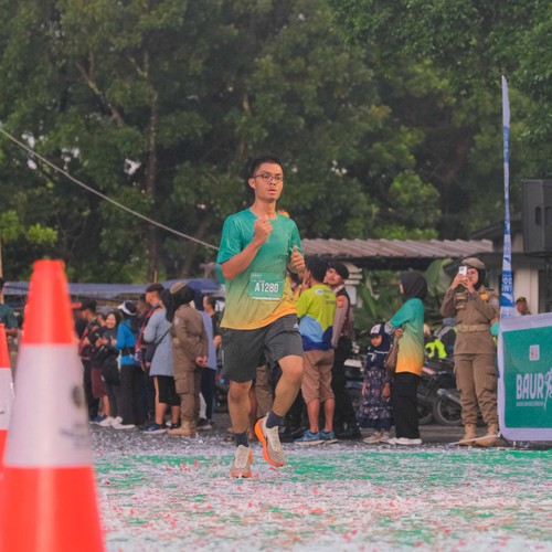 Race photo from BAUR RUN 2025