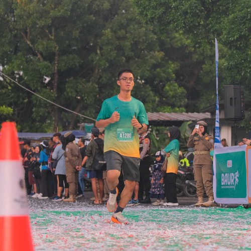 Race photo from BAUR RUN 2025