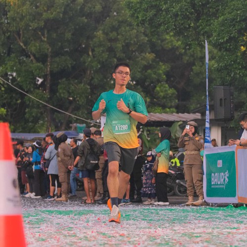 Race photo from BAUR RUN 2025