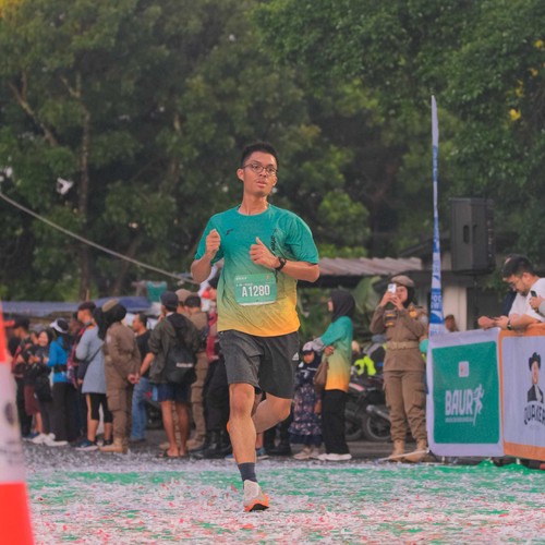 Race photo from BAUR RUN 2025