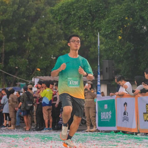Race photo from BAUR RUN 2025