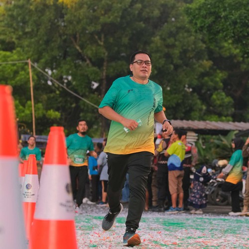 Race photo from BAUR RUN 2025