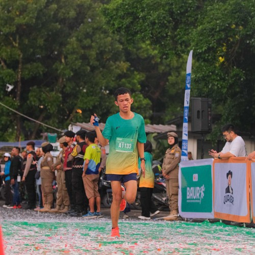 Race photo from BAUR RUN 2025