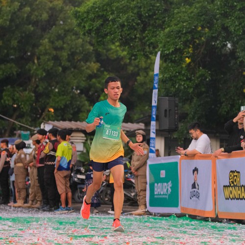 Race photo from BAUR RUN 2025
