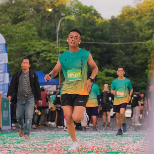 Race photo from BAUR RUN 2025