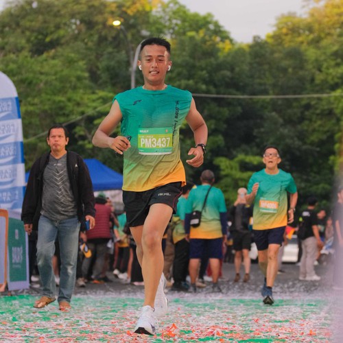 Race photo from BAUR RUN 2025