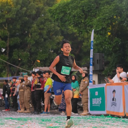 Race photo from BAUR RUN 2025