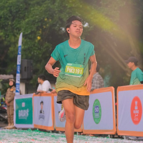 Race photo from BAUR RUN 2025