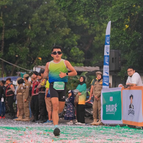Race photo from BAUR RUN 2025