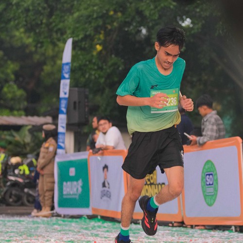 Race photo from BAUR RUN 2025