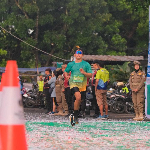 Race photo from BAUR RUN 2025
